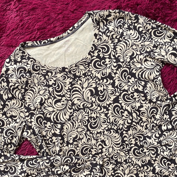 Floral print brown and tan crew neck top - Picture 2 of 11